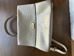 This is a Kate spade light taupe/gray crocodile doris satchel purse crossbody. This item is in excellent used condition...