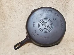 Antique vintage Griswold #8 / 704K cast iron skillet frying pan in very nice condition, no rust or pitting, please see...