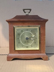 Up for auction is a vintage and not working Seth Thomas wind up alarm clock found at an estate sale.  Dials all turn...