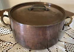 This vintage copper pot with lid and brass handles is a perfect addition to any kitchen. The round shape and copper red...
