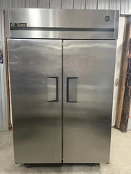 True TG2R-2S Stainless Steel Reach In Two Door Refrigerator 56 Cu.Ft. Inventory #: 1384Dimensions: 51