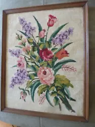 Tapisserie canevas encadré Bouquet de fleurs Années 80 - 56 x 45 cm avec cadre - sans 51.5 x 41cm.
