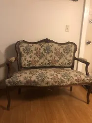 Hand carved karpen furniture double wide chair. Very good condition.  Very rare find.  Great for an entry way....