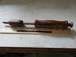 A tool of the past right out of my grandfathers tool box. Didnt appear to be ever used.
