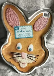 New Wilton 1998 Bunny Giant Cookie Pan #2105-6205 15x11.5. Condition is New. Shipped with USPS Priority Mail.