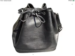 Authentique sac seau epi noir PM Louis Vuitton tbe. Règlement sous 24 h maxi