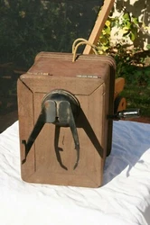 Le couvercle en bois est à recoller sur un coté. poids total 4,5 kg.