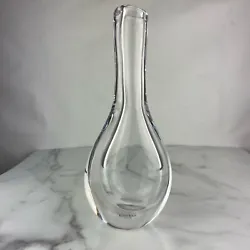 Signed GORAN WARFF KOSTA BODA Vase “Drop” Clear Glass SWEDEN Numbered 47801. This appears to be in like new...