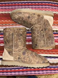 UGG Australia Logo Print Limited Edition Short Boots Size 7 Women’s / 5 Kids EUC. These limited edition Ugg boots are...