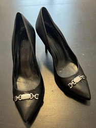 gucci women shoes size 6.