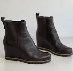 Ugg Sz 7.5 Leather Pax Stout Waterproof Wedge Chelsea Brown Boots 1018887. Condition is Pre-owned. Shipped with USPS...