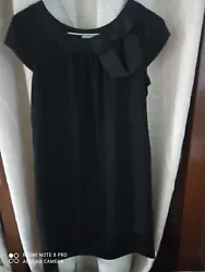 robe noire taille 36. Sans manche col et bas en satin noir