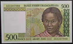 Billet en état SPL+ / AU+. Ce billet de Madagascar de 500 Francs 1994 P-75. Et noubliez pas de majouter à votre liste...
