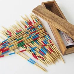 • Jeu de société familial pour 2 à 6 joueurs. • Fabriqué en bois massif d’acacia propinqua. • Contenu : Un...