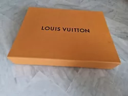 LOUIS VUITTON - 47x36x8 cm Grande Boite rectangle vide Fermeture magnetique.  Neuve   Sera emballée avec soin et...