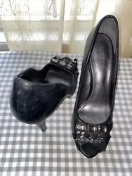 Guess Shoes 7. Condition is 