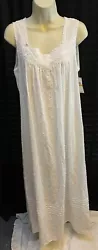 NWT EILEEN WEST LONG NIGHTGOWN. ITS A BEAUTIFUL SOFT NIGHTGOWN. ITS SLEEVELESS.