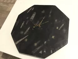 Fonctionne à pile. Manque le cache. Tester fonctionne. 25 cm de diamètre.