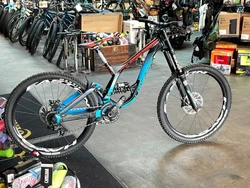 RockShox Boxxer WC, Solo Air. SRAM X01 DH, short cage, black, 7-speed. SRAM X01 DH, carbon, 165mm length, 107mm width....