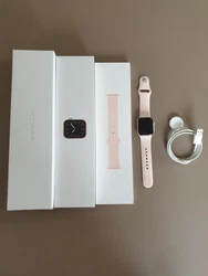 Montre APPLE WATCH 5 Cellular 40mm Alu Or/Rose Modèle A2156 Acheté neuve chez Boulanger en avril 2020, facture dachat...