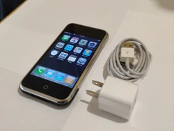 Several reports on the iPhone and Apple-related music are available in the iPod application. Diversi servizi sulliPhone...