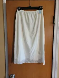 Van Raalte Suavette half skirt slip, Ivory/white lace, large nylon petticoat NWT. Small stain on back. Looks washable.