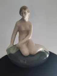 Petite sirène en porcelaine danoise signée et numérotée Hauteur 11cm Parfait état