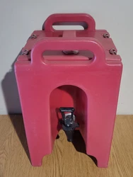 CAMBRO Camtainer 1 Gallon Capacity Red. In great condition, works perfectly.