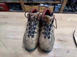 red wing boots Size 13 Mens EE #6672. EH rated see labels , worn a few times. I believe these are composite toes