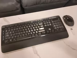 Microsoft wireless keyboard 3050; Microsoft wireless mouse;Microsoft flash drive. All in used but working condition....