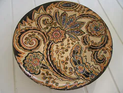 Plat decoratif en ceramique vallauris 1952 signé REINE LAUGIER (1 ere decoratrice chez GIRAUD VALLAURIS ) année 50.