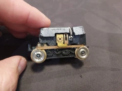 Moteur de draisine dorigine. Quand je pose le moteur sur les rails le moteur ne tourne pas. pas de casse apparente.