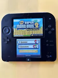 Console Nintendo 2DS Bleu Et Noir New Super Mario Bros 2 Avec Chargeur. Elle est vendu avec chargeur d’origine et...