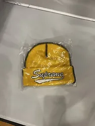 Supreme Contrast Stitch Beanie (FW22) Yellow. Brand new yellow sold out beanie