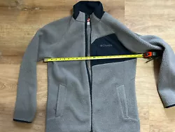 columbia men omni heat full zip grey fleece large. in excellent condition with no obvious holes stains or blemishes