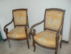Empire à crosses. 2 Anciens Fauteuils. Tapisserie refaite. et le numéro de suivi sera communiqué sur le site. dans...