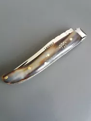 Manche en pointe de corne de bovins. Couteau fermé 13 cm, ouvert 24 cm.