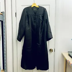 I can’t tell if this has ever been worn. Might be new?Dress in style for your graduation with this Oak Hall...