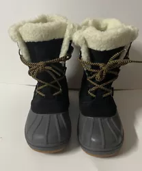 Boys winter boots black Suede And White Faux Sheep Fur size 5 Cat & Jack New.