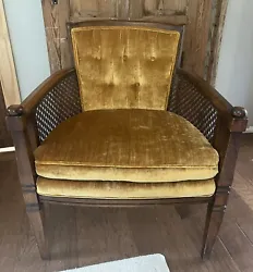 Unique accent arm chair in beautiful vintage condition. Please see photos of all angles. 3 minor blemishes pictured to...