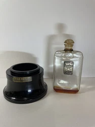beau flacon des parfums Molinard Jeune pour le parfum « toute la Provence » , pièce de Julien Viard épaulement à...