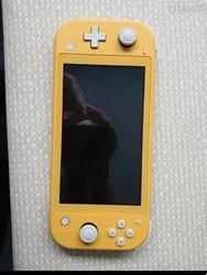 Juste la Console en Très Bon État Général (quelques petites traces dutilisation superficielles).