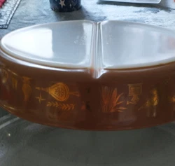Vintage 1970 Brown Pyrex Double Serving Bowl. Divided dish for two vegetables. In excellent condition with glass cover.