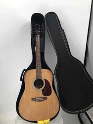 Type : Acoustic. Case: A Hard Case in.