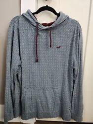 Hollister Men’s Gray Large Sweatshirt Sweater Hooded Pullover Hoodie.   This has a small hole at the top of the front...
