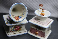 A saisir, superbe lot de deux boîtes à bijoux en céramique/porcelaine anciennes provenant de la ville de Bassano del...