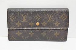 Portefeuille INTERNATIONAL Louis Vuitton, en toile monogram. Composition : toile enduite. Coloris : marron. Largeur : 2...