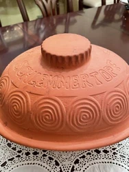 VTG. SCHEURICH KERAMIK 831 W. GERMAN SCHLEMMERTOPF CLAY ROASTING POT WITH LID. Condition is 