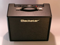 Type : combo à lampe. Connectique : Speaker output (1×16, 1×8 ou 2×16 Ohm), boucle d’effet avec réglage de...