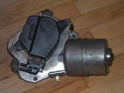 This wiper motor works perfectly. I have cleaned it up to a degree, and it is ready to be installed.